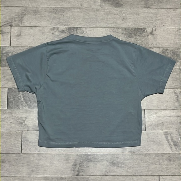 Alphalete Essential Short Sleeve Crop Lifestyle T-Shirt - Concrete - Medium - Picture 3 of 6